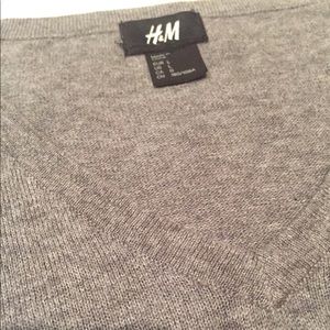 H&M Sweaters - H&M Grey / Gray Sweater Vest - Large H&M Sweaters - H&M Grey / Gray Sweater Vest - Large